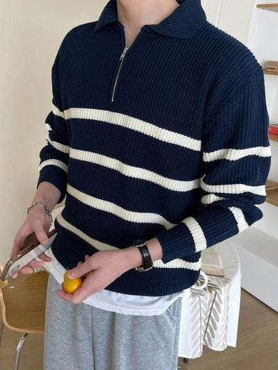 Stylischer gestreifter Pullover mit Viertelreißverschluss