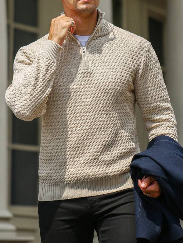 Stylischer Pullover mit Viertelreißverschluss und Rollkragen